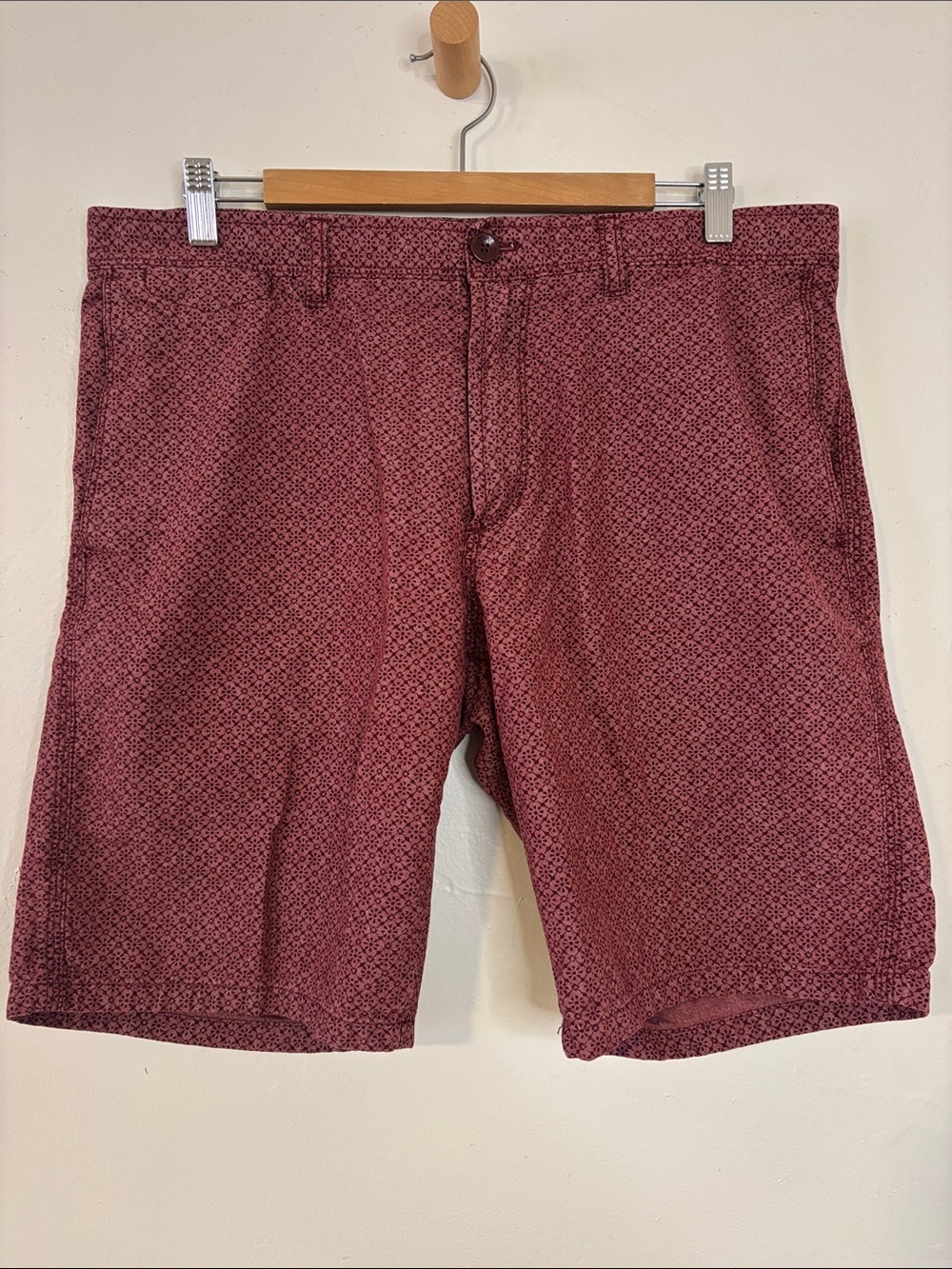 Banana Republic Men's 34 Burgundy Aiden Micro-Print Flat Front Shorts